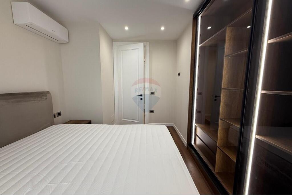 Apartment + Parking - For Rent - Tirana Re