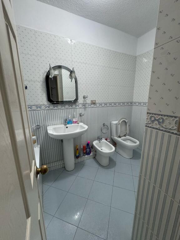 OFFICE FOR RENT 92 M2 KOSOVAREVE STREET 1,000 EURO