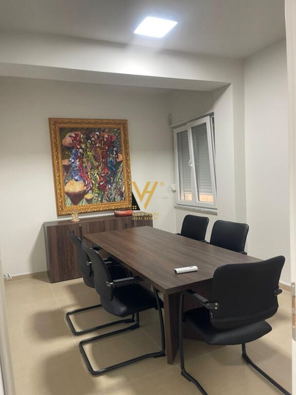 OFFICE FOR RENT 100 M2 ON KOSOVAREVE STREET 950 EURO