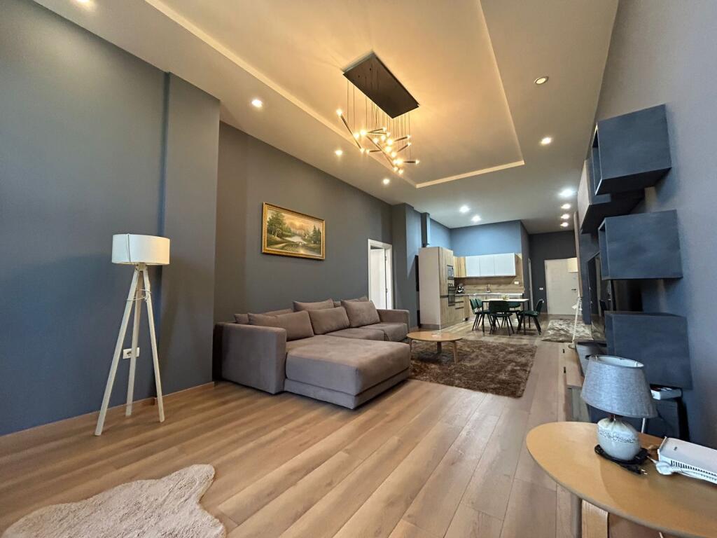 1+1, Peti Road, Dry Lake, price 650.
