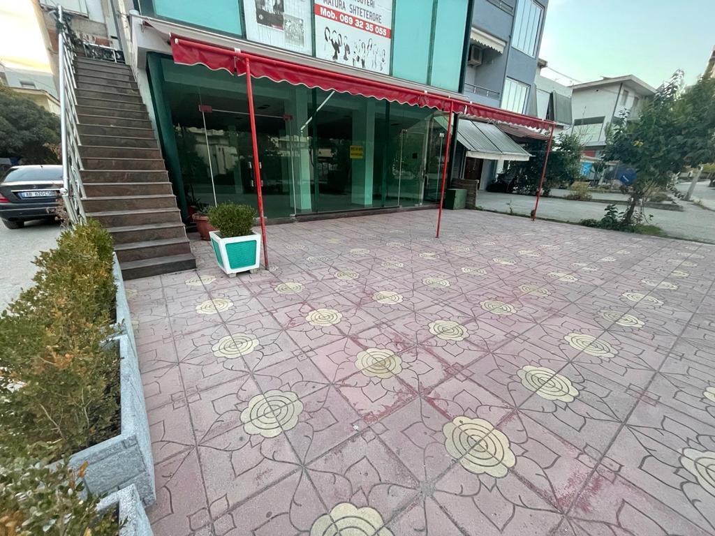 In Affitto – Unità Commerciale vicino alla Scuola “24 Maji”, Valona