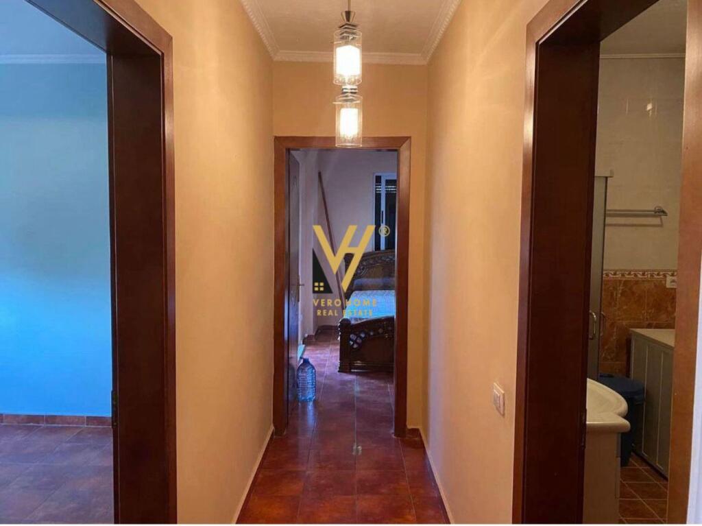 2+1 apartment for rent in Komuna e Parisit for 500 euros.