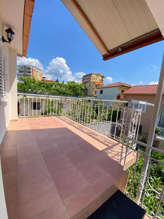 Affittasi – Appartamento 3+1+Posto auto in villa