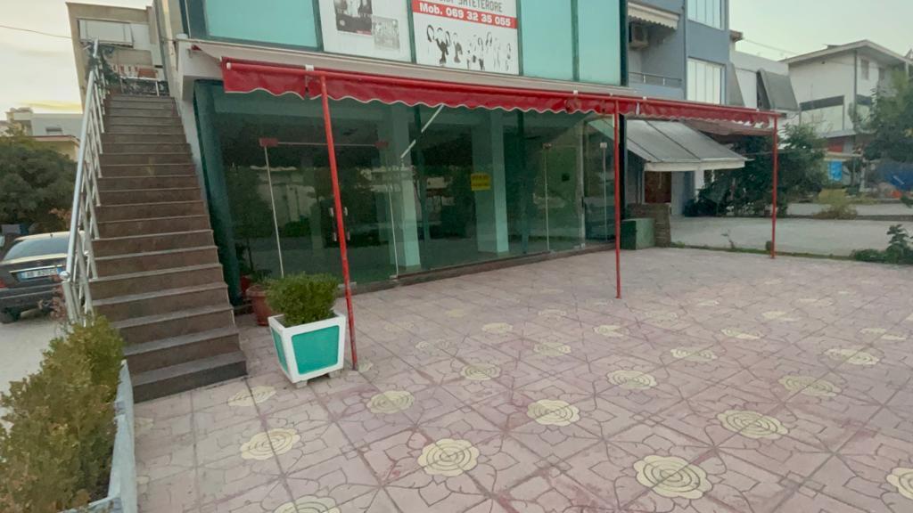 In Affitto – Unità Commerciale vicino alla Scuola “24 Maji”, Valona