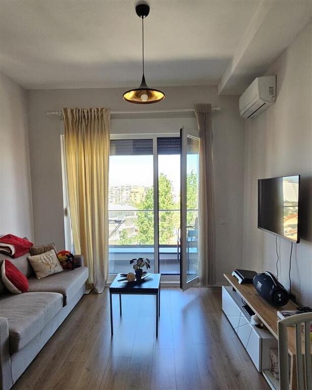 Super Apartament me qera tek 21 dhjetori, Kompleksi Magnet (550 Euro)