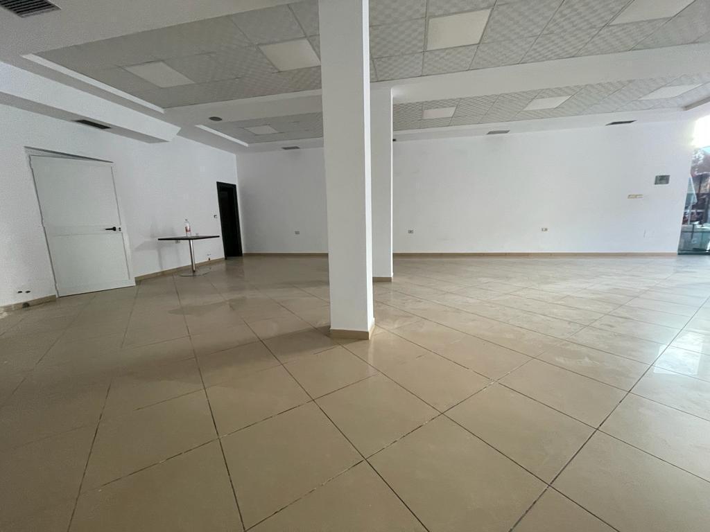 In Affitto – Unità Commerciale vicino alla Scuola “24 Maji”, Valona