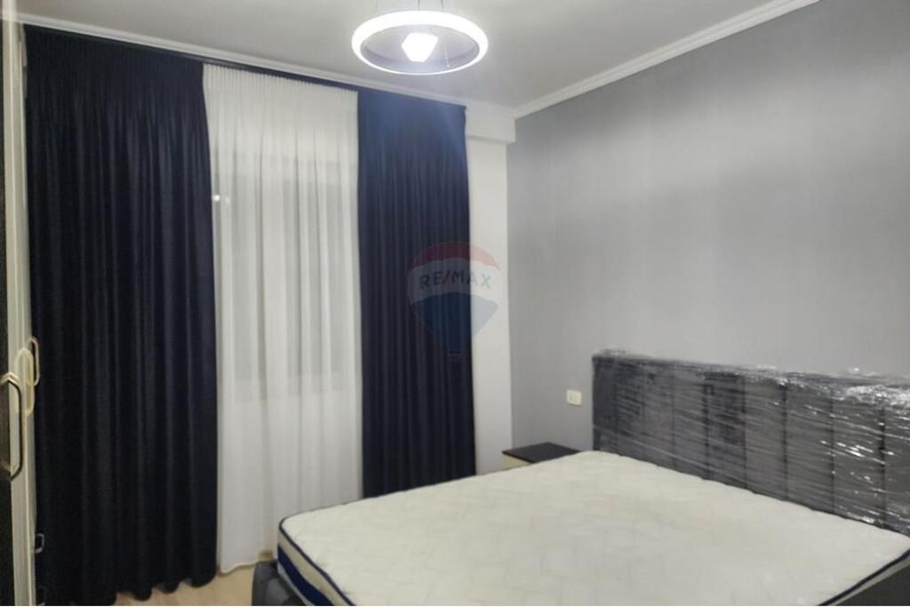A 2+1 apartment is for rent, Botanical Garden.