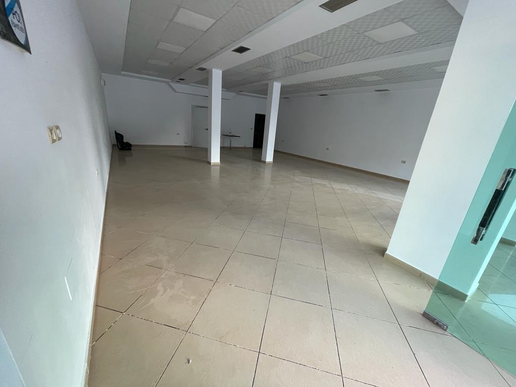 In Affitto – Unità Commerciale vicino alla Scuola “24 Maji”, Valona