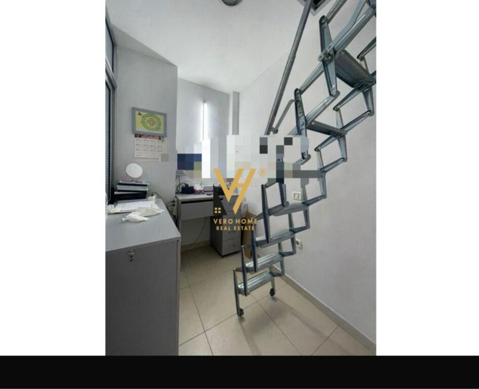 AFFITTASI NEGOZIO DI 37M2 IN VIA 4 MARTIRI A 400 EURO