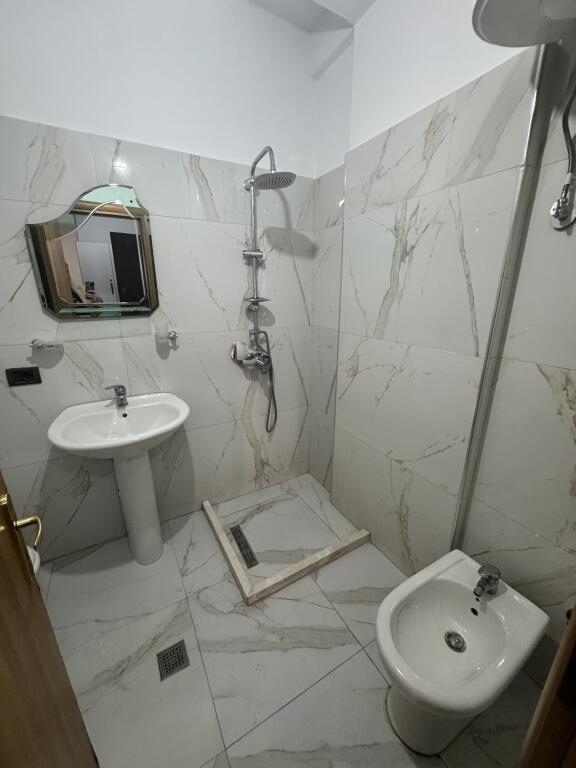 1+1 apartment for rent, 80 m2 at Vila Goldi on Rr. E Dibres.