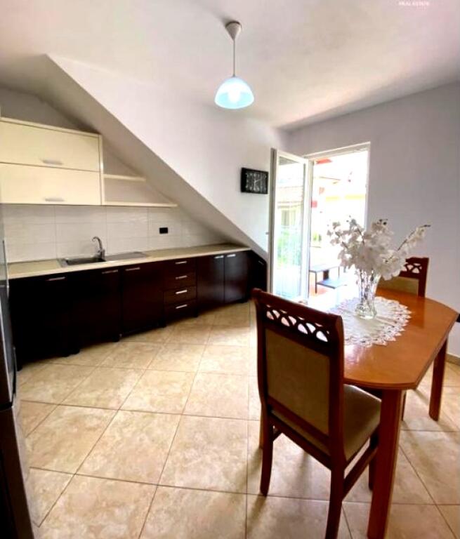 Apartament 3+1 me qira Kodra e Priftit