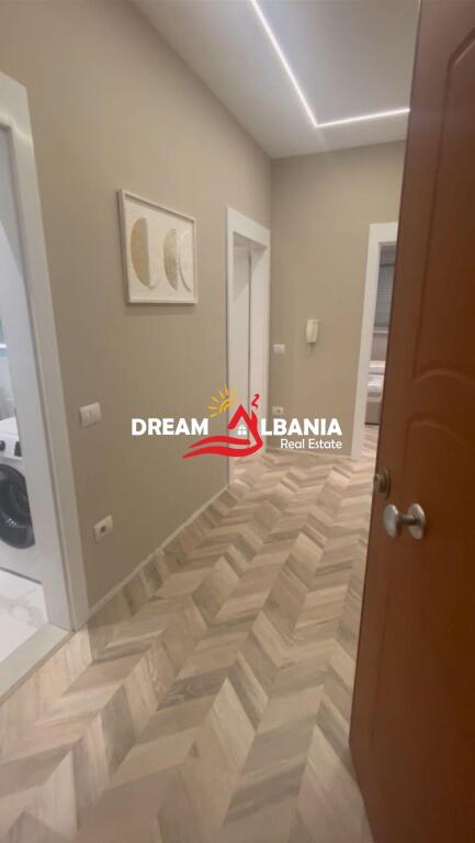 A 2+1+2 apartment is for rent in the Center, near Lincoln Center (ID 42215170).