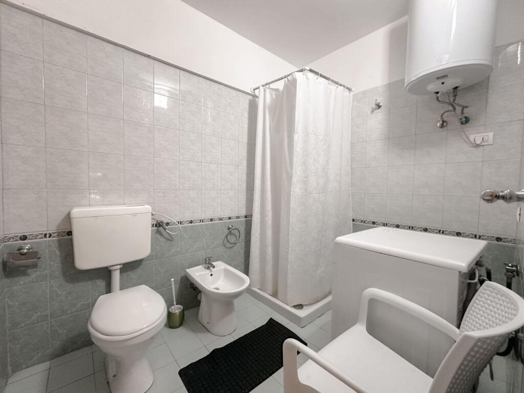 I AM RENTING A 1+1 APARTMENT AT THE BEACH, DURRES