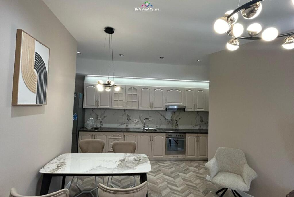 Appartamento in Affitto 2+1+2 in Centro (ID B2201182) Tirana.