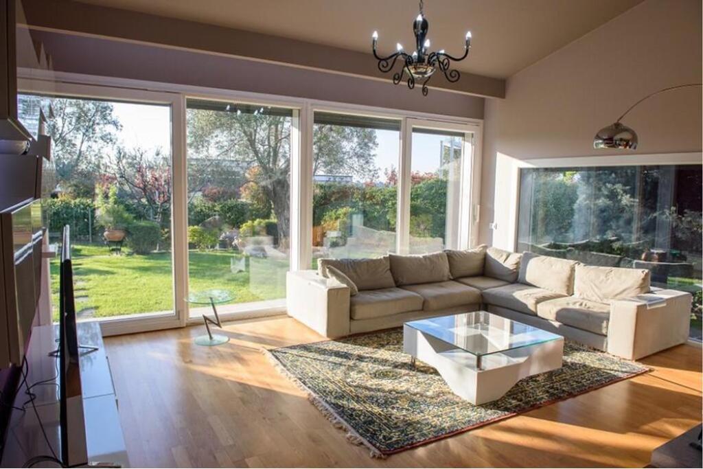 Villa for rent in Long Hills!