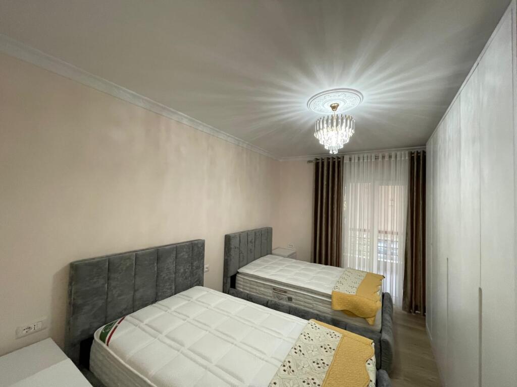 Jepet me Qira. Apartamet 2+1+2+2 Poste Parkimi 
