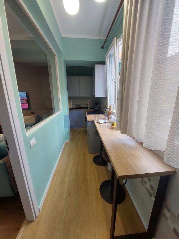Affittasi casa privata in Via Elbasani 1350 euro.