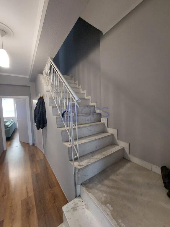 Affittasi casa privata in Via Elbasani 1350 euro.