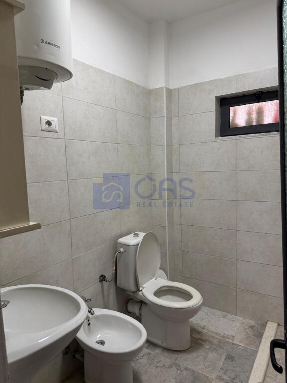 Shitet apartament studio Te Ish Parku 