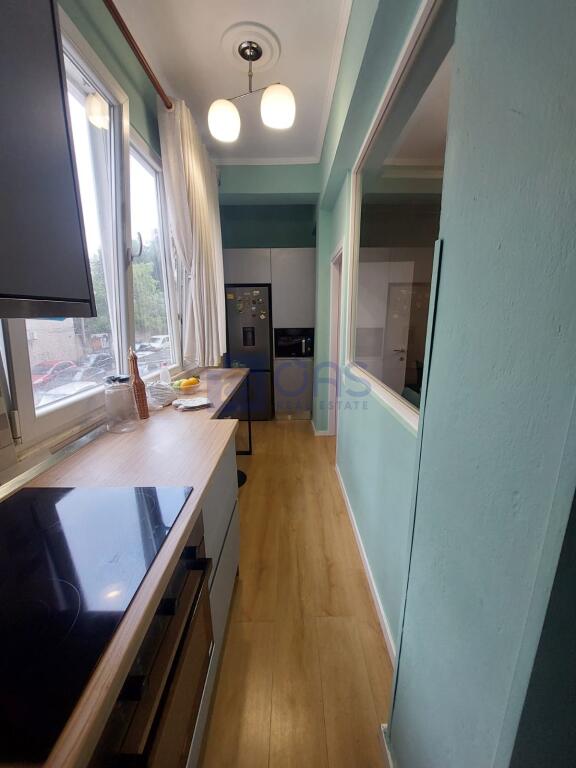 Affittasi casa privata in Via Elbasani 1350 euro.