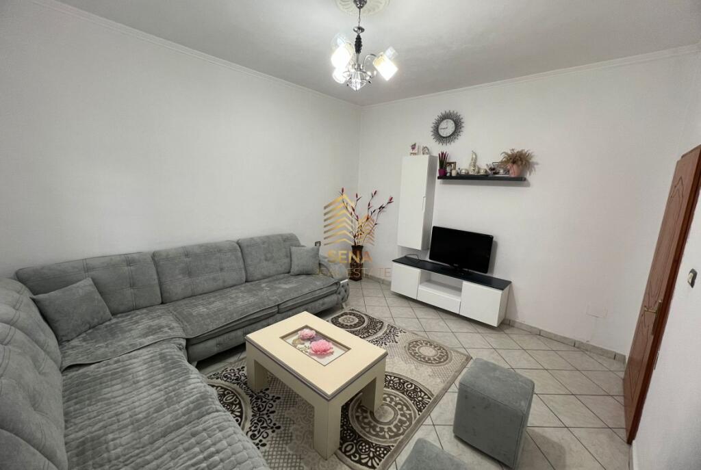 Qira, Hyrje private,2+1+Verandë, Shkozë, 350 Euro/muaj-0692086212