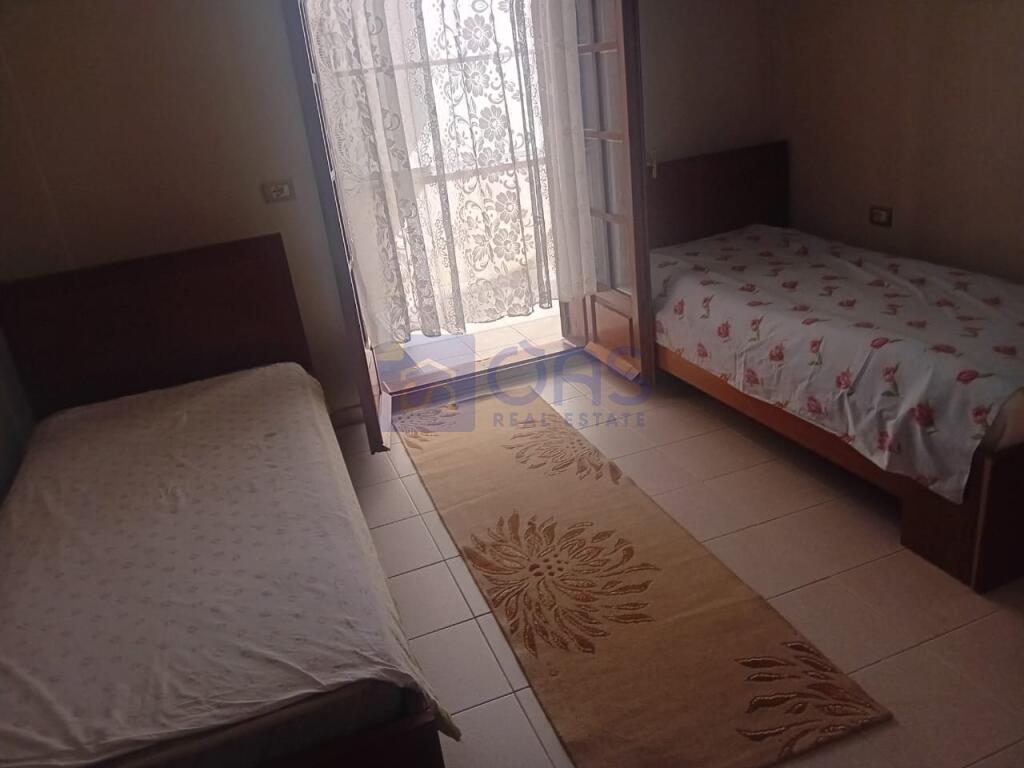 Private house 2+1 is available in Don Bosko for 380 euros.