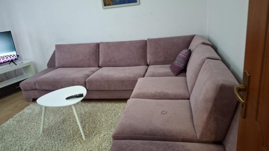 1+1, furnished in Myslym Shyri, 550 euros.