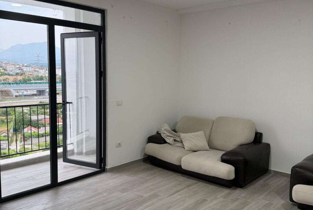 Ufficio in Affitto 2+1 in Via 5 Maggio (ID BZ2607) Tirana