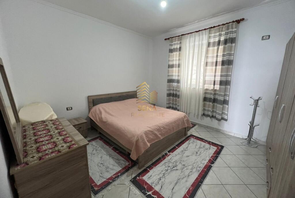 Qira, Hyrje private,2+1+Verandë, Shkozë, 350 Euro/muaj-0692086212