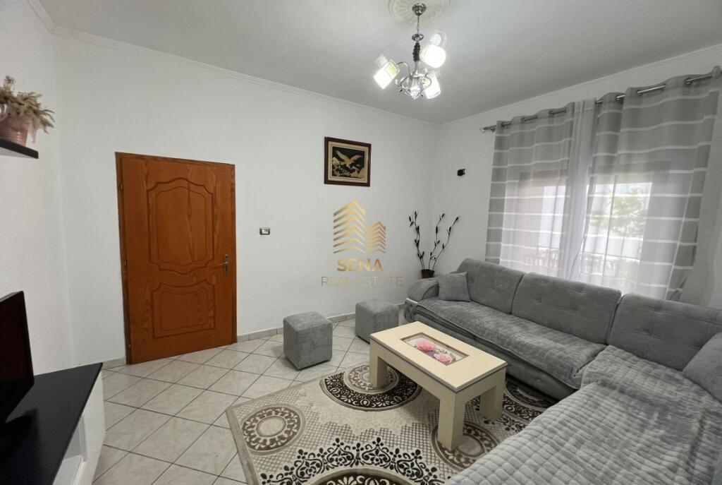 Qira, Hyrje private,2+1+Verandë, Shkozë, 350 Euro/muaj-0692086212