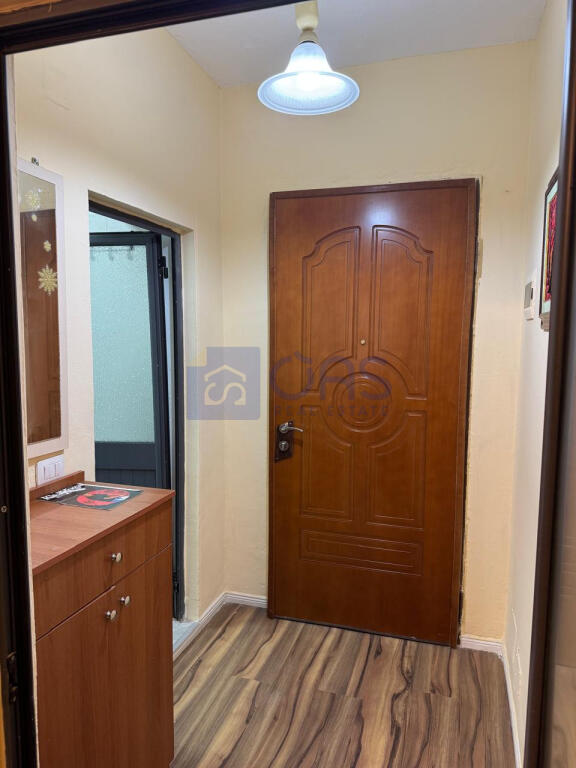 Shitet apartament studio Te Ish Parku 