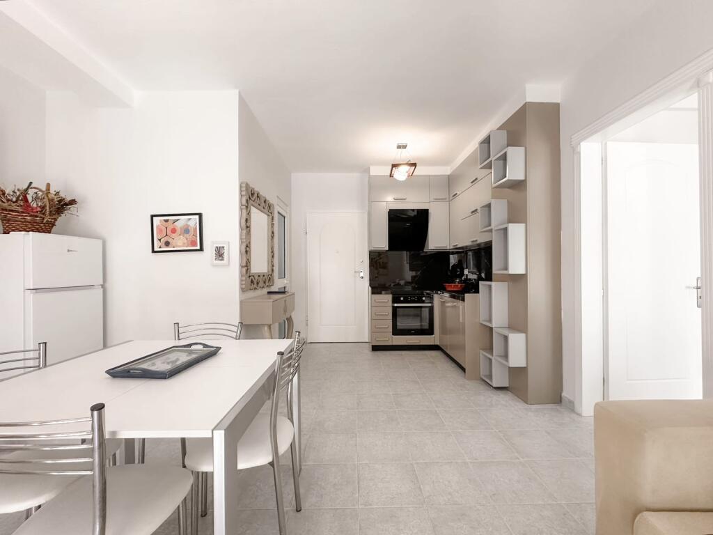 I AM RENTING A 1+1 APARTMENT AT THE BEACH, DURRES