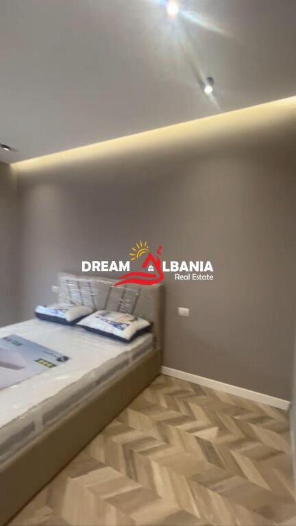 A 2+1+2 apartment is for rent in the Center, near Lincoln Center (ID 42215170).