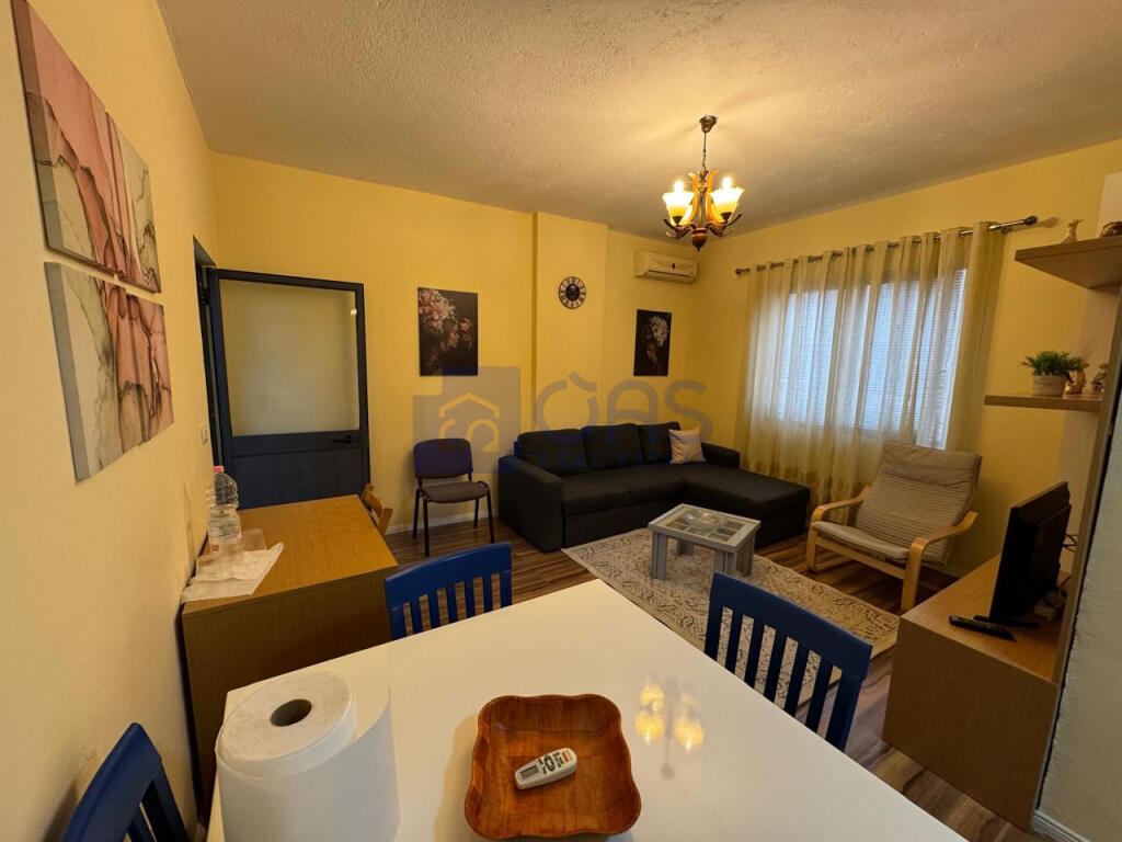 Shitet apartament studio Te Ish Parku 
