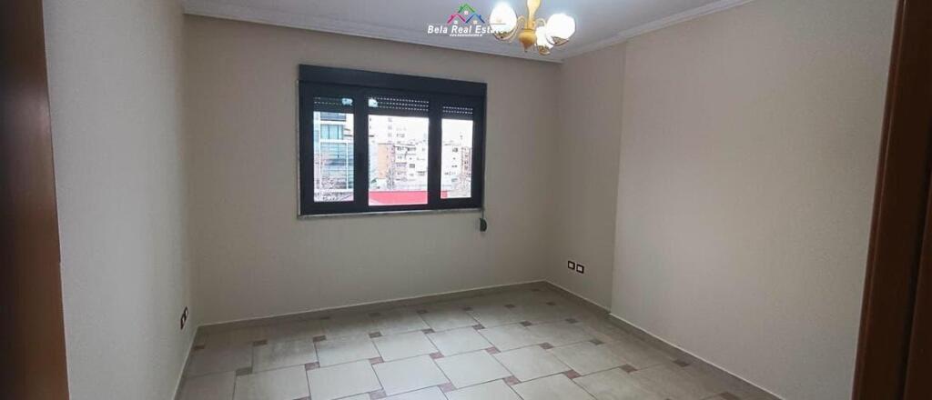 Ufficio in Affitto 3+1 in Centro (ID BZ2525) Tirana
