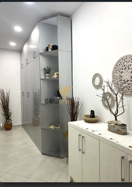 AFFITTASI APPARTAMENTO 1+1+BLK VICINO AL GIARDINO BOTANICO 60.000 LEK