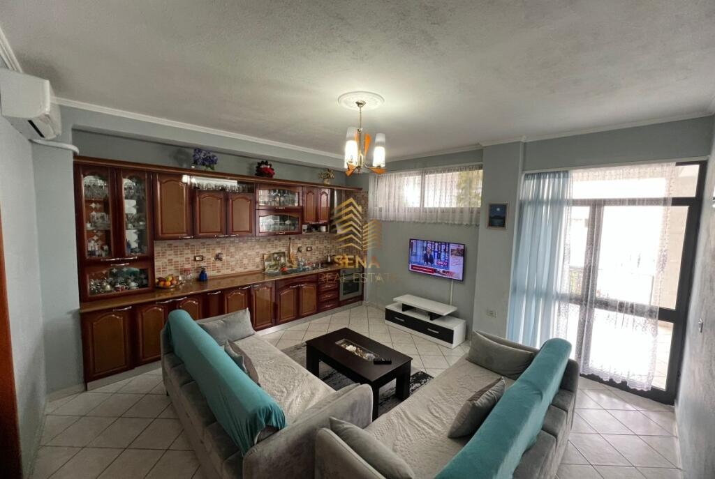 Qira, Hyrje private,2+1+Verandë, Shkozë, 350 Euro/muaj-0692086212