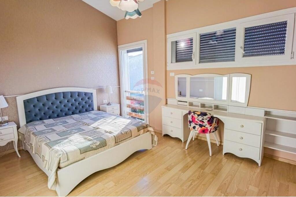 Villa for rent in Long Hills!