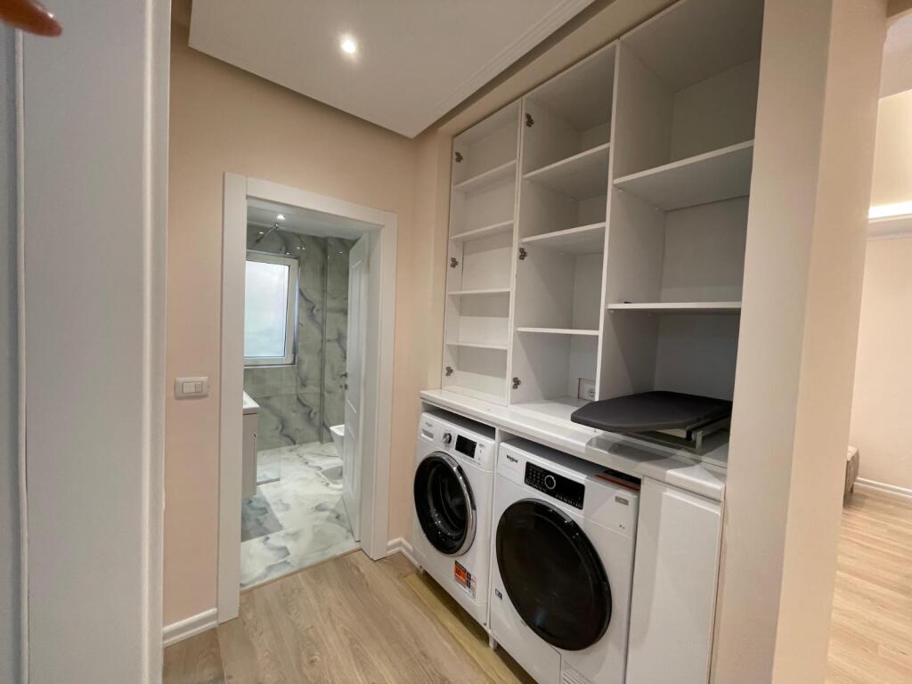Jepet me Qira. Apartamet 2+1+2+2 Poste Parkimi 