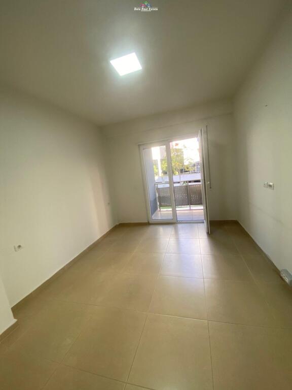 Ufficio in Affitto 2+1 in Via dei Kosovari (ID BZ2476) Tirana.