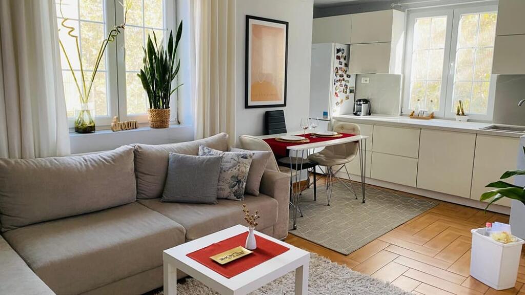 Apartament 2+1 per qera, Rruga e Kavajes | Kristi Hysi