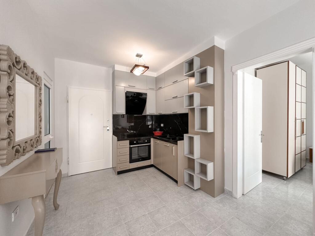 I AM RENTING A 1+1 APARTMENT AT THE BEACH, DURRES