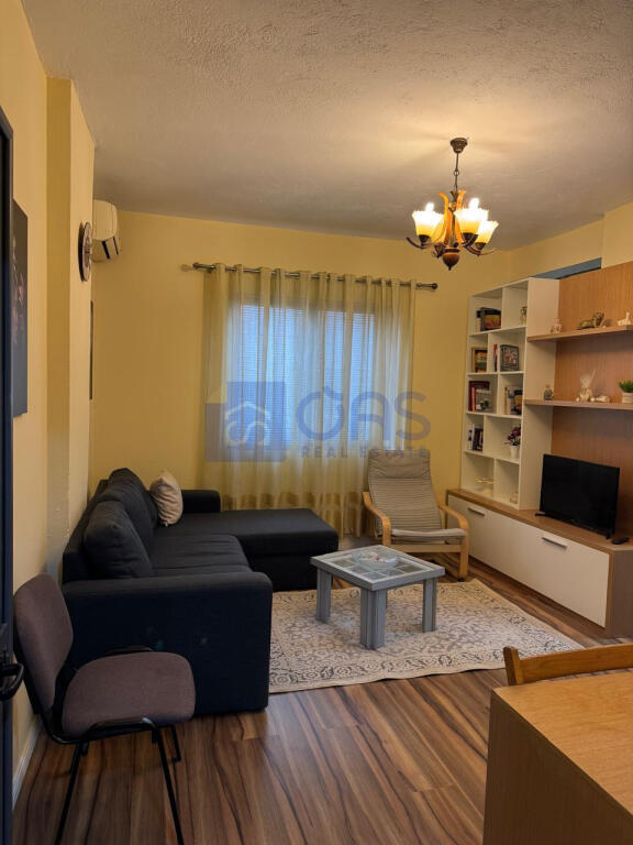 Shitet apartament studio Te Ish Parku 