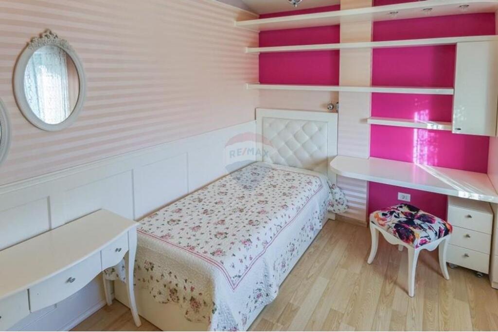 Villa for rent in Long Hills!