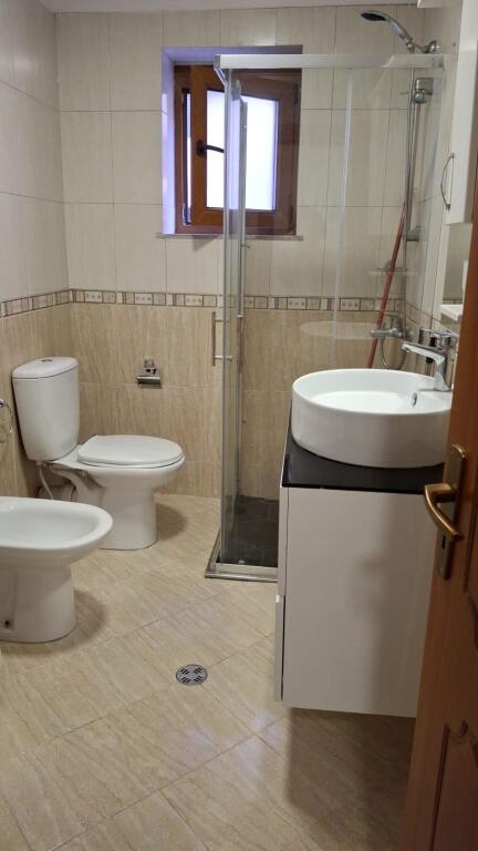 1+1, furnished in Myslym Shyri, 550 euros.