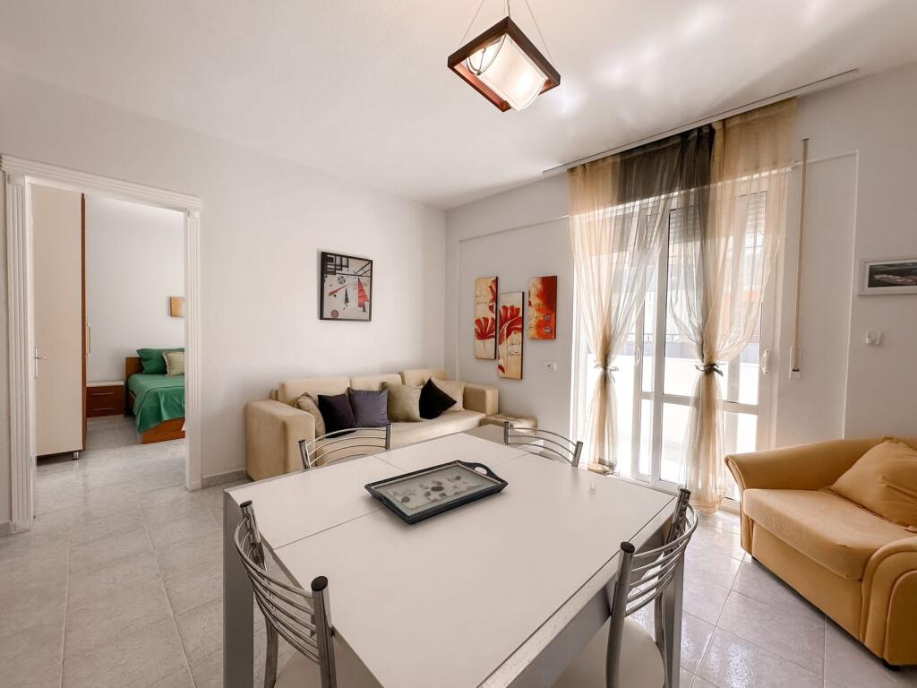 I AM RENTING A 1+1 APARTMENT AT THE BEACH, DURRES