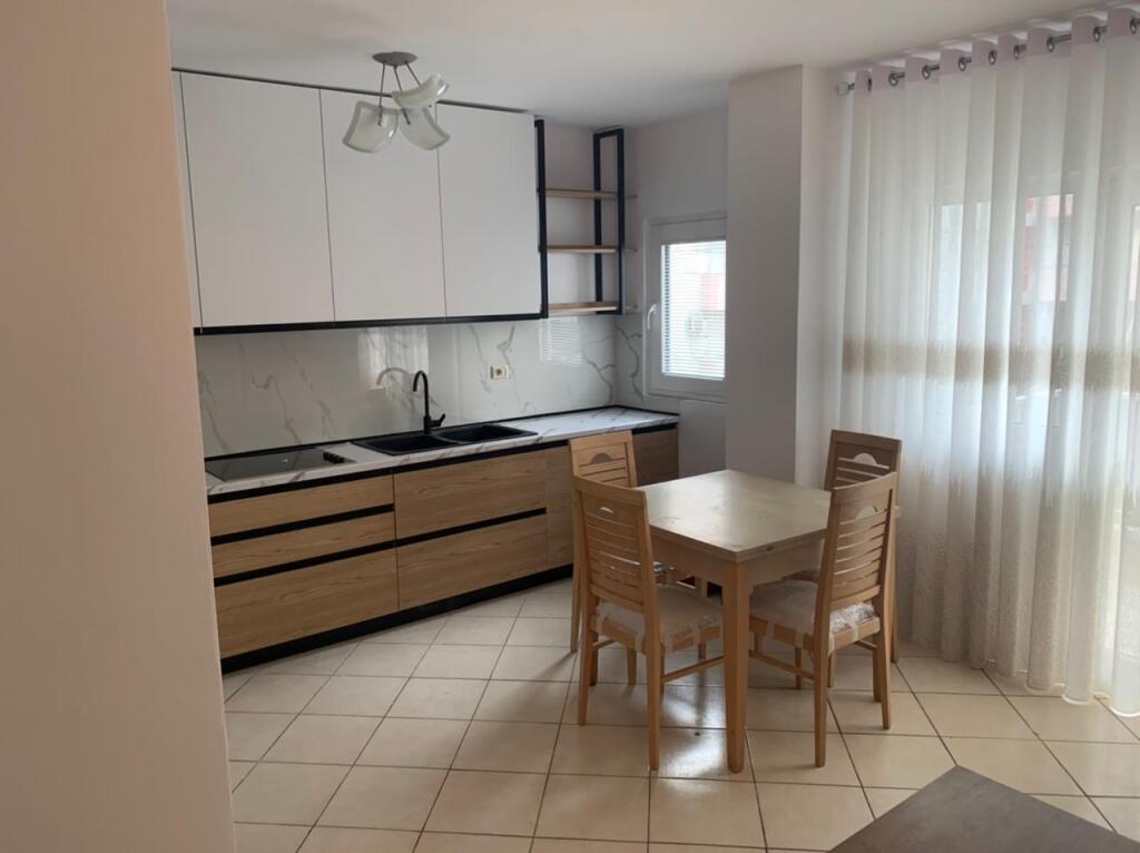 Apartament 2+1+2 për qira, KOMUNA E PARISIT