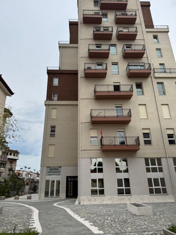 FLOOR FOR SALE, 2+1
