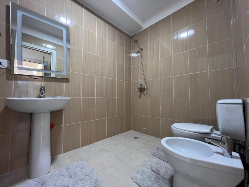 VENDESI APPARTAMENTO 3+1+2+DEPOSITO+4 BALCONI IN VIA 5 MAGGIO