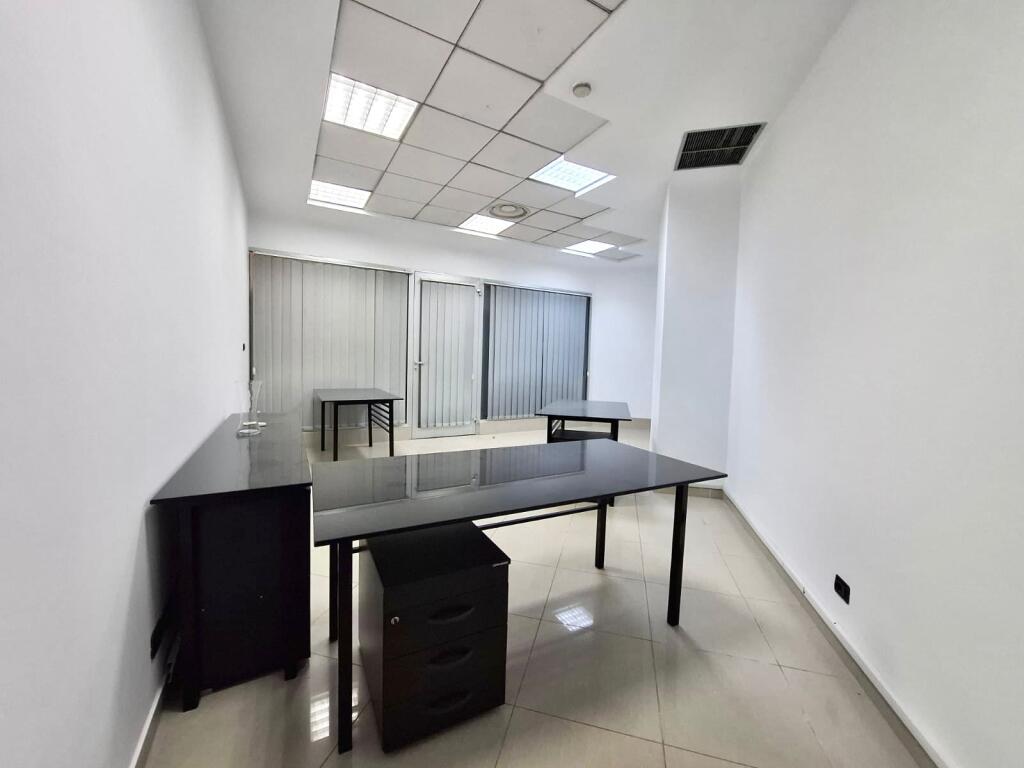 Jepet me Qera: Zyre ( Sp.35m²) || 📍Twin Towers - (Bulevardi Deshmoret e Kombit) || Kt.2 - Vendodhje Fantastike